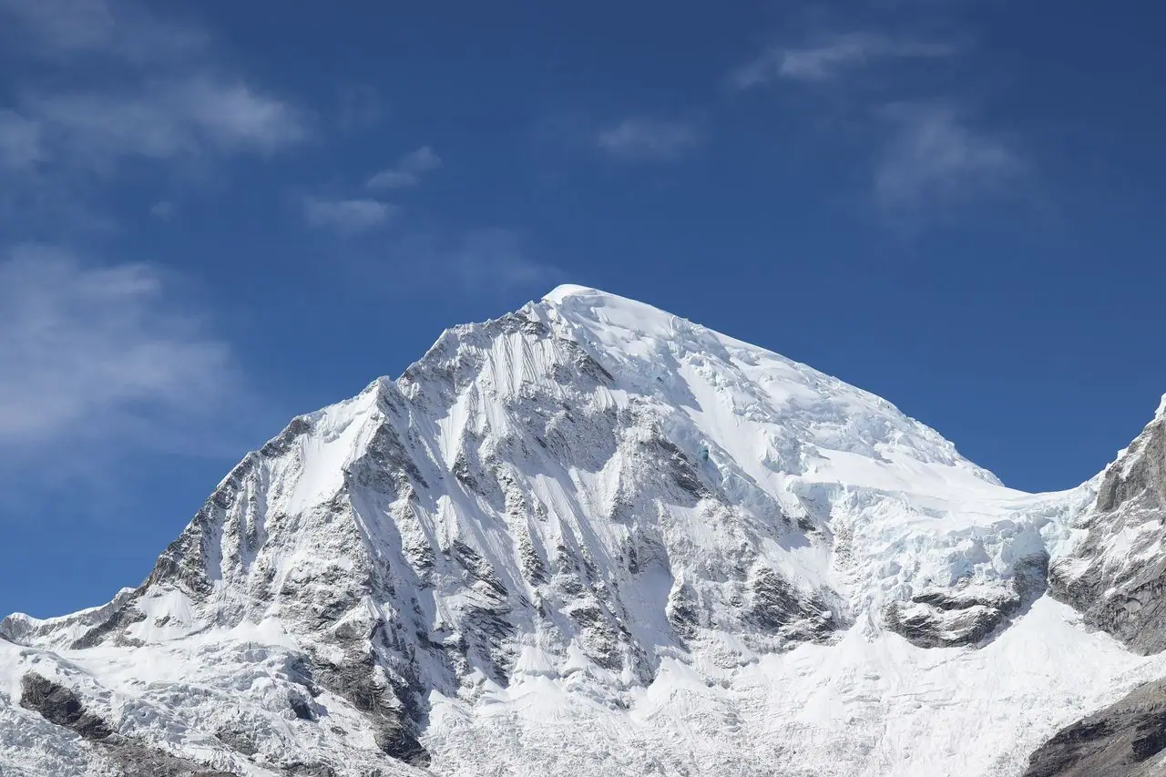 Huascarán South and its glaciers from kilometre 42 on the road to Portachuelo