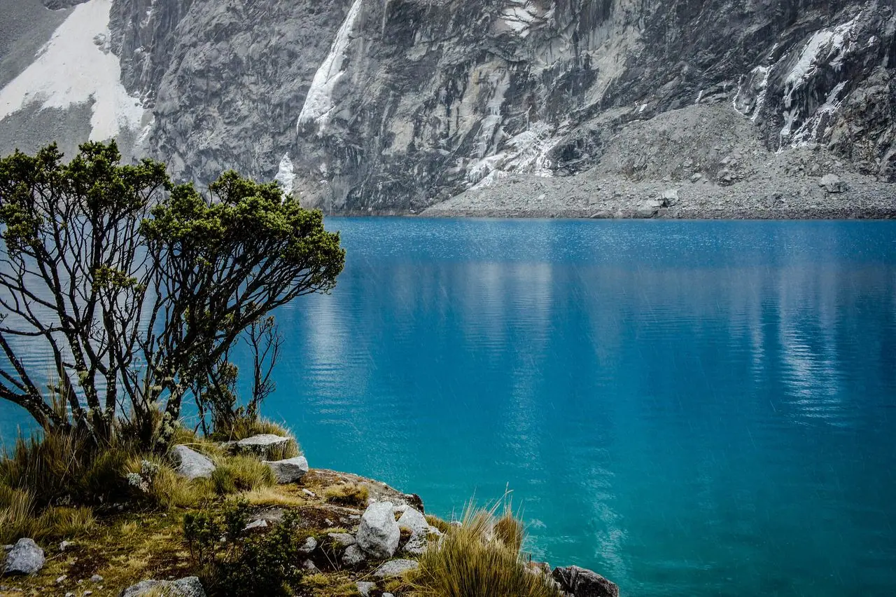 Laguna 69’s turquoise water in Huascarán National Park (Áncash)