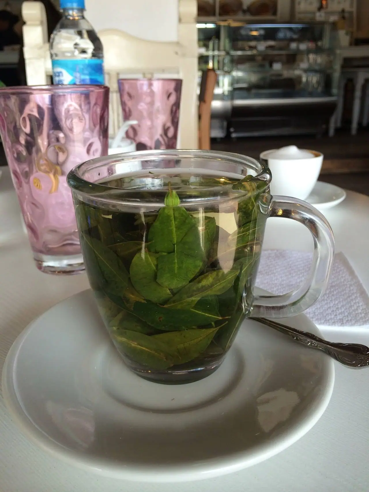 Mate de coca, la infusión tradicional que se toma en altura