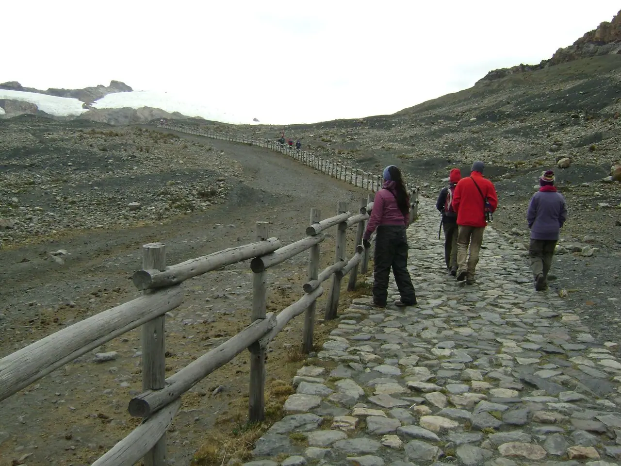 Hikers on the paved path to the Pastoruri glacier